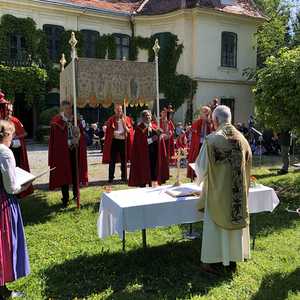 Fronleichnam unter schönem Himmel