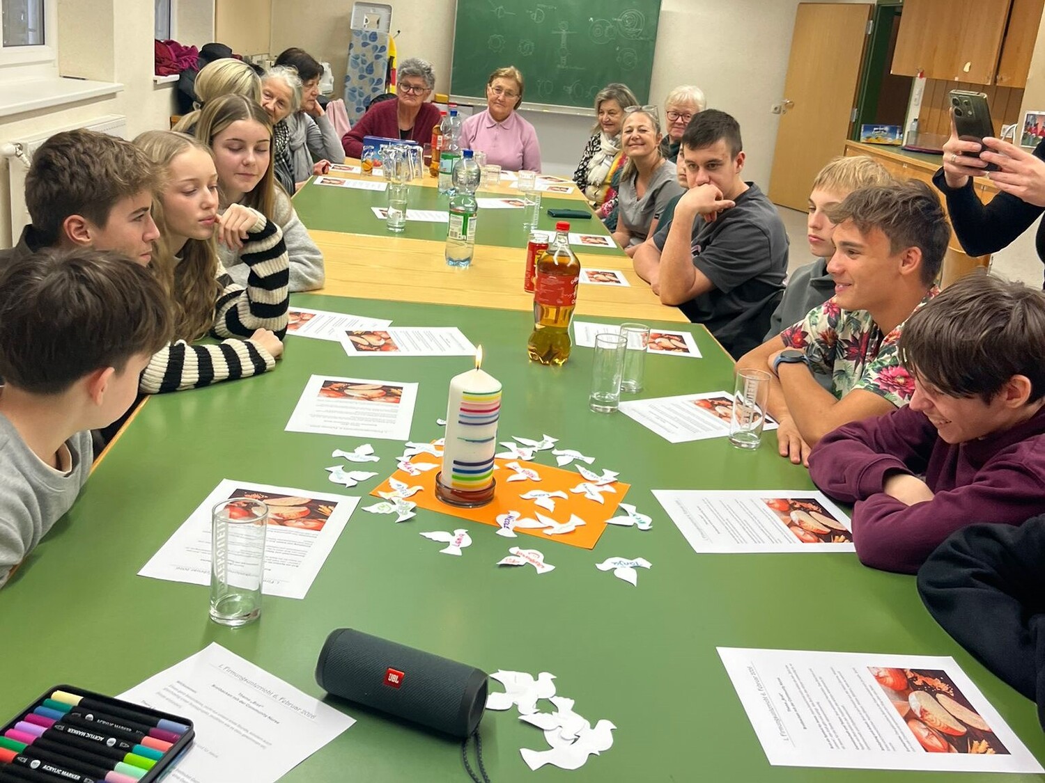 Generationenübergreifend / Conny Holland Brotbacken mit Comunity Nurse