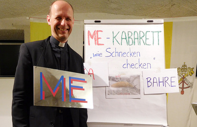 Für die Arbeit mit Familien, Paaren und Pfarrgemeinden, aber auch zur eigenen Freude, hat Kopp zwei Kabarett-Programme entwickelt.